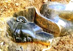 Phát hiện 2 tượng pharaoh lớn