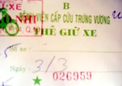 Giá giữ xe tại các bệnh viện: Loạn!