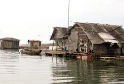 “Xóm nhà bè” với khát vọng... lên bờ