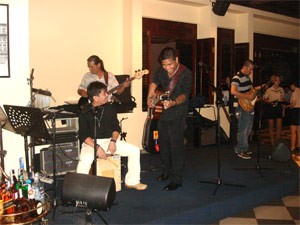 The Juram preparing their performance at Caravelle Hotel in district 1 (Photo: Truong Son) The Juram preparing their performance at Caravelle Hotel in district 1 (Photo: Truong Son)