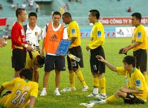 Quả bóng vàng Việt Nam Dương Hồng Sơn bị kỷ luật ảnh 2 Quả bóng vàng Việt Nam Dương Hồng Sơn bị kỷ luật ảnh 2