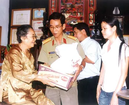 Từ những việc làm cụ thể
