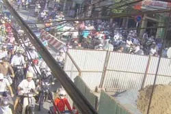 Kẹt xe do “lô cốt” có thể giảm - Sao không làm?