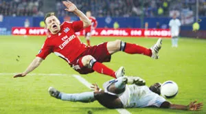 Tứ kết cúp UEFA sáng nay: Thắng lợi của chủ nhà