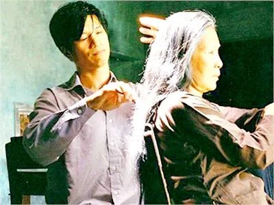 NSƯT Kim Xuân (phải) trong phim “Huyền thoại bất tử”. NSƯT Kim Xuân (phải) trong phim “Huyền thoại bất tử”.