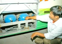 Hệ thống chứa gas của xe buýt sử dụng nhiên liệu CNG. Hệ thống chứa gas của xe buýt sử dụng nhiên liệu CNG.