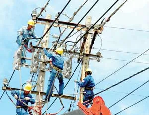 Ngành điện tăng giá “giờ vàng” - Quy định một đàng, thực hiện một nẻo ảnh 2 Ngành điện tăng giá “giờ vàng” - Quy định một đàng, thực hiện một nẻo ảnh 2