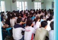 Một lớp học của trường ĐH Dân lập Hồng Bàng tại cơ sở trên đường Nguyễn Đình Chiểu, quận Phú Nhuận. Ảnh: Mai Hải Một lớp học của trường ĐH Dân lập Hồng Bàng tại cơ sở trên đường Nguyễn Đình Chiểu, quận Phú Nhuận. Ảnh: Mai Hải