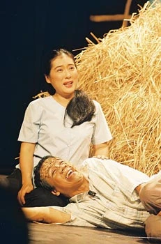 Hai nghệ sĩ trong ảnh này tên gì, tham gia tác phẩm nào, của tác giả, đạo diễn nào?
