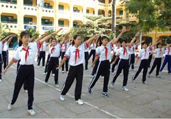 Students should pay the same tuition fees (Photo: Mai Hai) Students should pay the same tuition fees (Photo: Mai Hai)