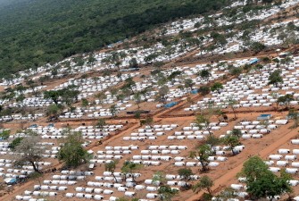 A general view of thousands of UNHCR tents, occupied by Internaly Displaced Persons in Manik Farm in Sri Lanka on May 23, 2009. Just days after Colombo declared victory over Tamil Tiger, UN Secretary General Ban-Ki moon toured the sprawling Menik Farm camp (AFP photo) A general view of thousands of UNHCR tents, occupied by Internaly Displaced Persons in Manik Farm in Sri Lanka on May 23, 2009. Just days after Colombo declared victory over Tamil Tiger, UN Secretary General Ban-Ki moon toured the sprawling Menik Farm camp (AFP photo)