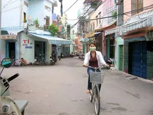 Kích cầu… vượt khó