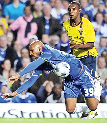 Lượt về bán kết Champions League sáng nay: Sụp đổ ở phút cuối