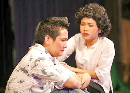 Cho biết hai nghệ sĩ trong ảnh này tên gì, tham gia tác phẩm nào, của tác giả, đạo diễn nào?
