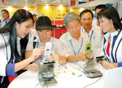 Mở cửa thị trường viễn thông - Sức ép từ nước ngoài và nỗi lo trong nước ảnh 2 Mở cửa thị trường viễn thông - Sức ép từ nước ngoài và nỗi lo trong nước ảnh 2