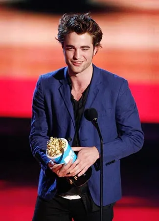 Robert Pattinson nhận giải Nam diễn viên đột phá nhất Robert Pattinson nhận giải Nam diễn viên đột phá nhất