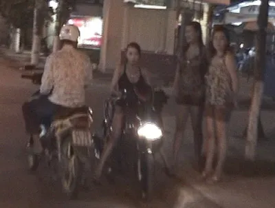 “Hoa đứng đường” lan rộng
