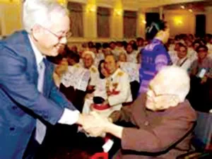 Khóc bạn Huỳnh Văn Tiểng