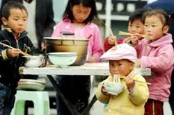 Các bé trai là đối tượng dễ bị bắt cóc (ảnh có tính minh họa). Các bé trai là đối tượng dễ bị bắt cóc (ảnh có tính minh họa).