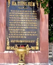 Bia tưởng niệm trong khuôn viên Nhà máy X51, chưa thể hiện đúng mức sự hy sinh của hàng trăm chiến sĩ. Bia tưởng niệm trong khuôn viên Nhà máy X51, chưa thể hiện đúng mức sự hy sinh của hàng trăm chiến sĩ.