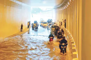 Hầm đường bộ Kim Liên bị ngập ngay khi thông xe do dự án chưa hoàn thành đồng bộ