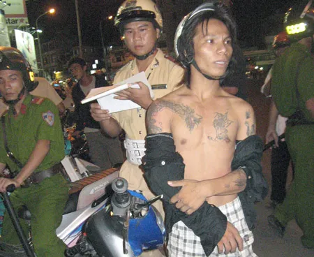 Khuya qua, ra quân trấn áp nạn đua xe