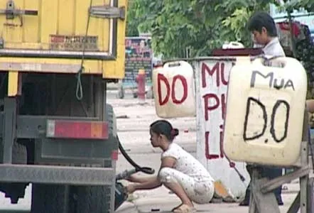 Tài xế “rút ruột” dầu xe