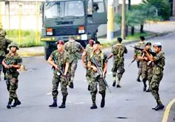 Quân đội Honduras đảo chính, bắt tổng thống