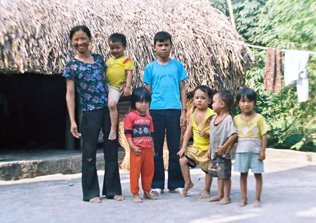 Giúp làng “ba không”