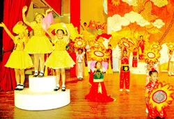 Khai mạc Liên hoan ca múa nhạc hè 2009