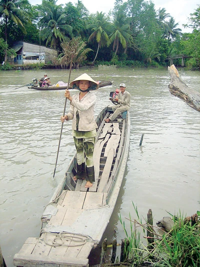 Người đưa đò trên kênh Sậy Níu