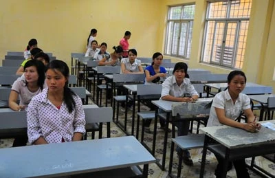 Phòng thi tại Trường ĐH Văn hóa Hà Nội: mỗi thí sinh 1 bàn. Ảnh: Minh Điền Phòng thi tại Trường ĐH Văn hóa Hà Nội: mỗi thí sinh 1 bàn. Ảnh: Minh Điền