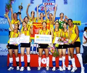 VTV Bình Điền Long An tràn ngập niềm vui trong đêm đăng quang. Ảnh: Nguyễn Nhân