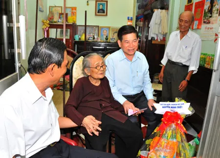 Chủ tịch nước Nguyễn Minh Triết thăm và làm việc tại Trà Vinh