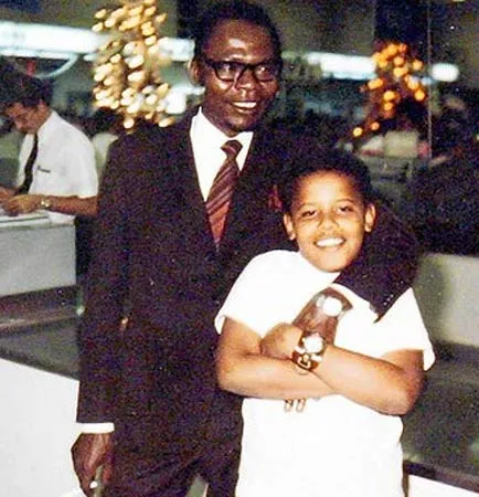 Obama và cha, chụp năm 1972 Obama và cha, chụp năm 1972