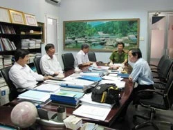 Cuộc họp khẩn của Khatoco với các cơ quan chức năng của tỉnh. Ảnh: Võ Văn Tạo Cuộc họp khẩn của Khatoco với các cơ quan chức năng của tỉnh. Ảnh: Võ Văn Tạo