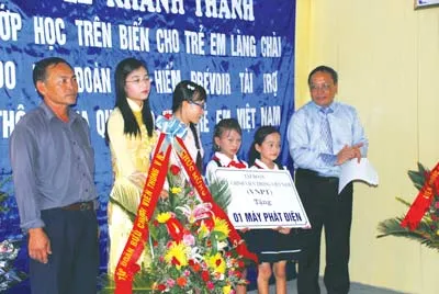 Lãnh đạo VNPT trong một chương trình hoạt động vì cộng đồng Lãnh đạo VNPT trong một chương trình hoạt động vì cộng đồng