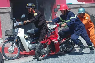 Xe máy của khách dự đám cưới bị cháy. Xe máy của khách dự đám cưới bị cháy.
