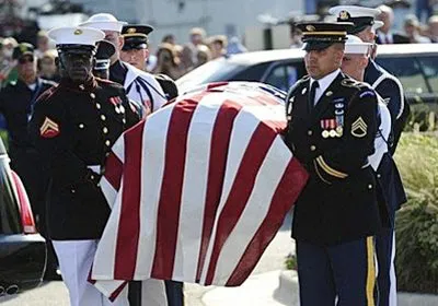 Người Mỹ tiễn đưa TNS Edward M. Kennedy