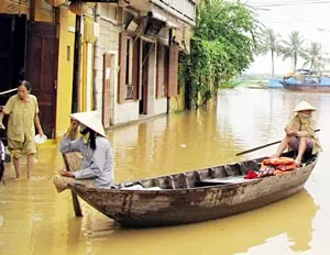 Mưa lũ tại miền Trung – Tây Nguyên: 14 người chết và mất tích ảnh 2 Mưa lũ tại miền Trung – Tây Nguyên: 14 người chết và mất tích ảnh 2