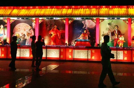 Các nhân vật trên sân khấu cũng trở thành đèn lồng