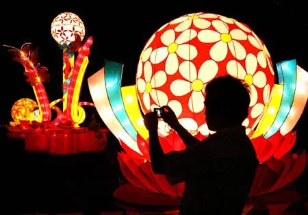 Triển lãm thu hút đông đảo du khách đến tham quan