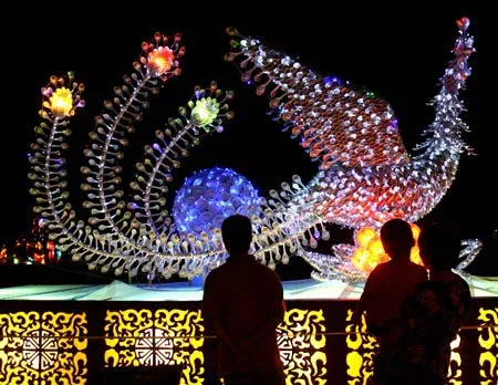 Đèn lồng được kết thành linh thú