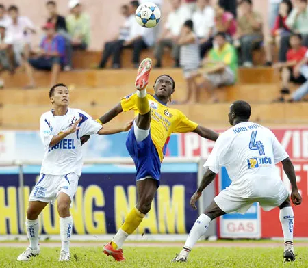 "BTC mùa giải 2009 - Những gam màu thiếu tươi sáng" Bài 1: Hạ cánh an toàn ảnh 2