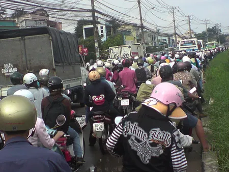 Sáng nay, kẹt xe nghiêm trọng tại khu vực Bình Triệu TP Hồ Chí Minh