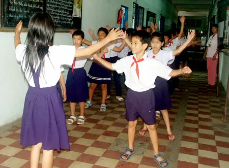 TPHCM: Trường thiếu, dự án treo
