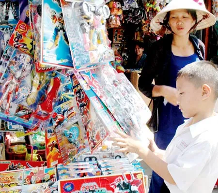 Thị trường đồ chơi trẻ em - Bài 1: Hàng Việt vắng bóng, hàng ngoại tràn lan