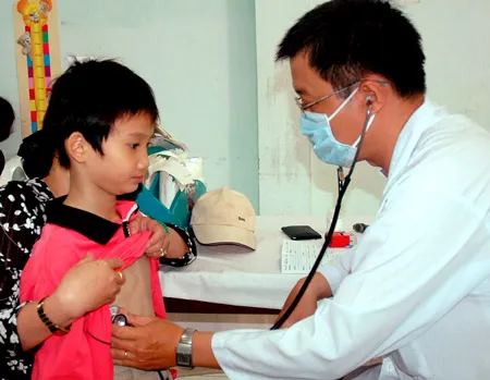 Khám chữa bệnh cho trẻ dưới 6 tuổi - Thu tiền do chưa “thông” luật