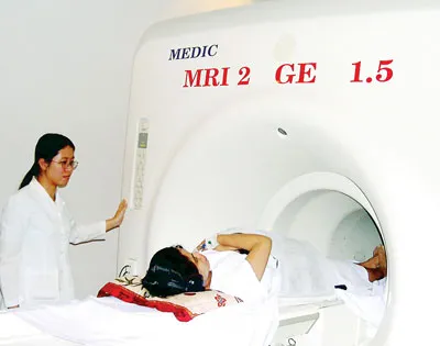 Bảo hiểm y tế tự nguyện - Luật đã thông, cửa vẫn đóng
