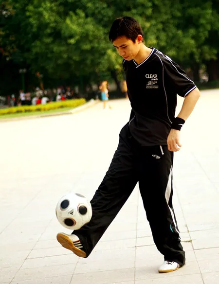 Bài 1: Làm quen với tâng bóng nghệ thuật